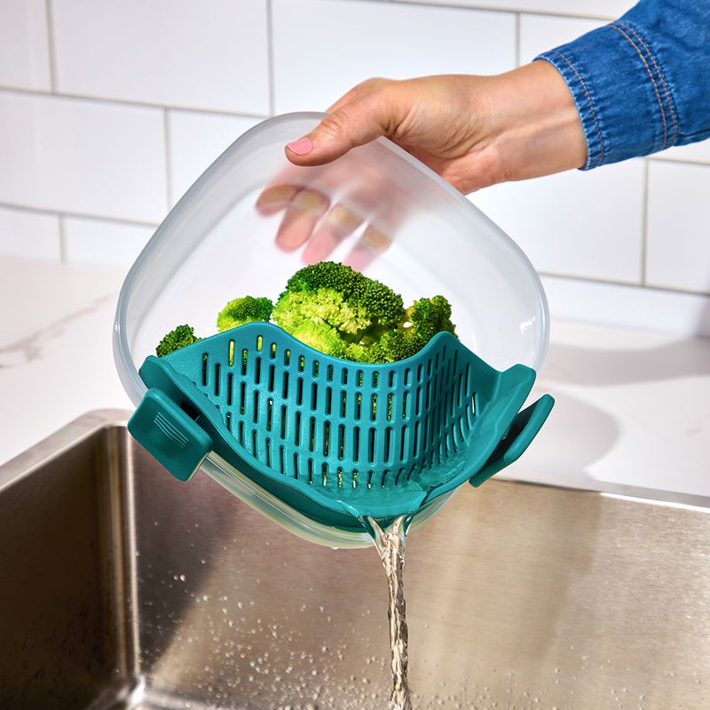 Clip-On Strainer: Pasta Night Simplified