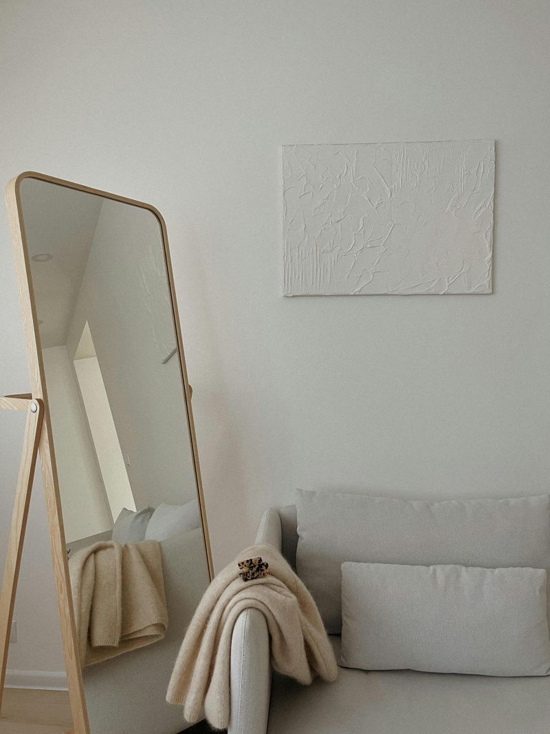 Hang Artwork or Mirrors