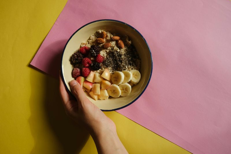 Oatmeal with Berries and Chia Seeds