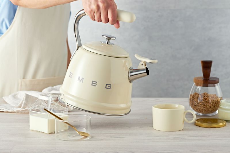 Pastel-colored Electric Kettles / Whistling Kettles