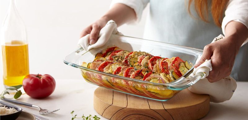 Pyrex Easy Grab 4-Qt Oblong Baking Dish