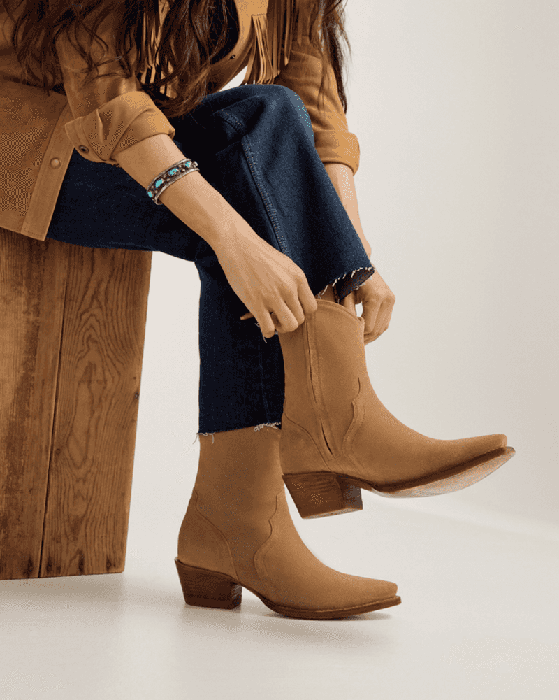 Tecovas The Dakota Zip Boots: Western Flair Meets Urban Practicality