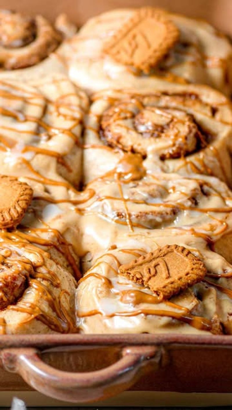 Cinnamon Rolls with Cookie Butter Filling