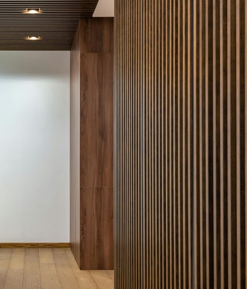 Contrasting Material Mix for Tactile Depth