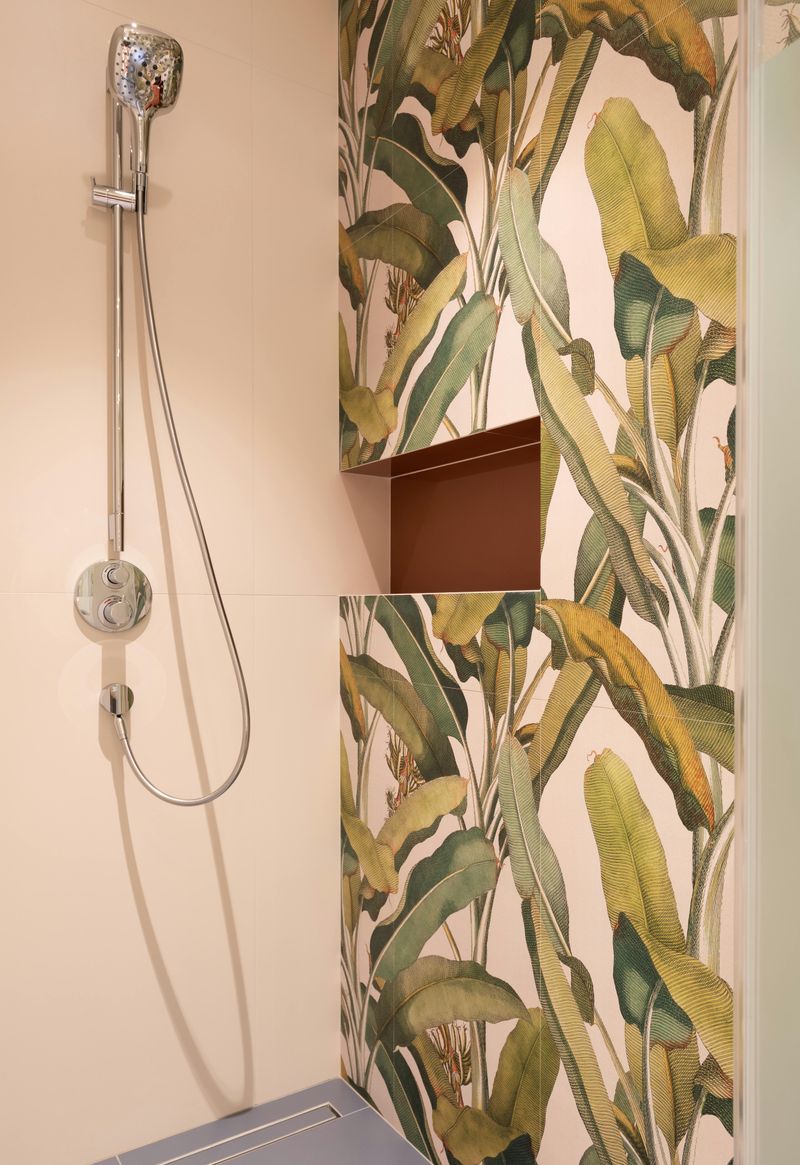 Feature Shower Niches