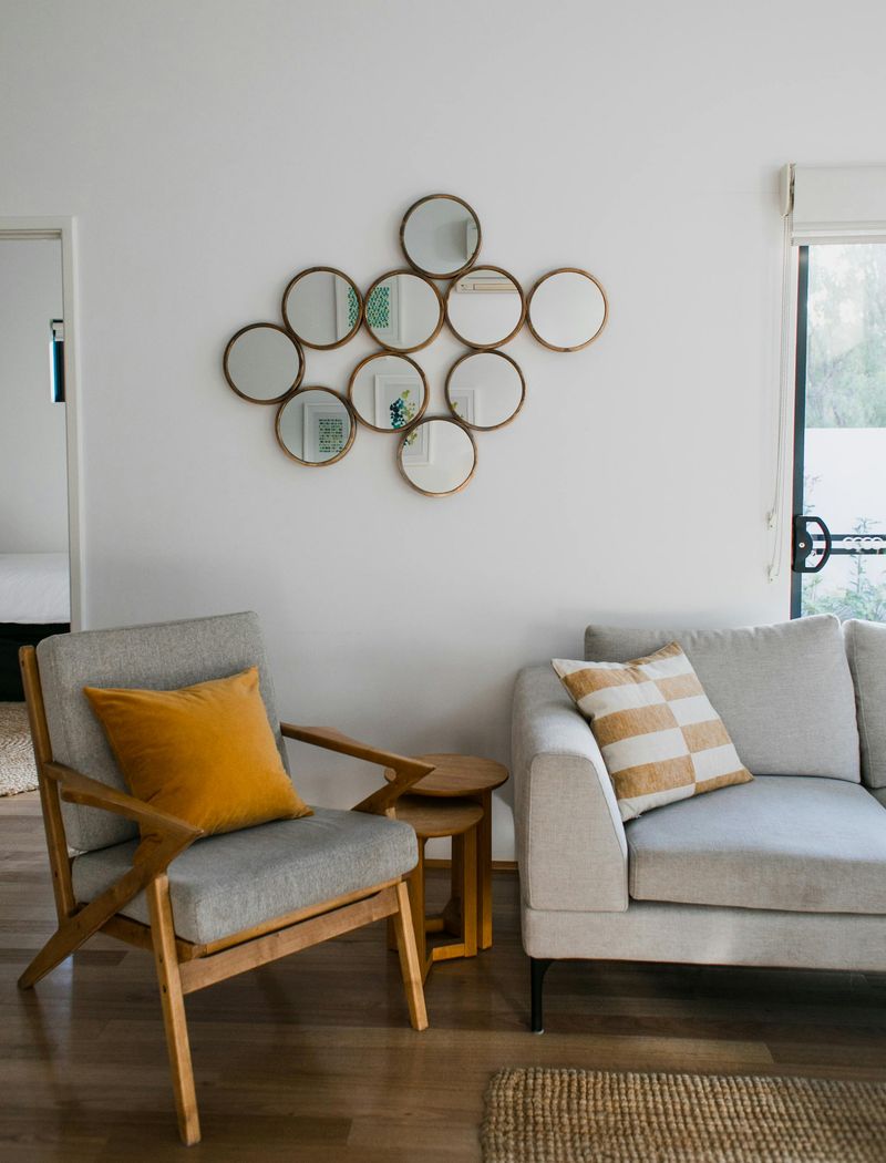 Light Colors Expand Visual Space