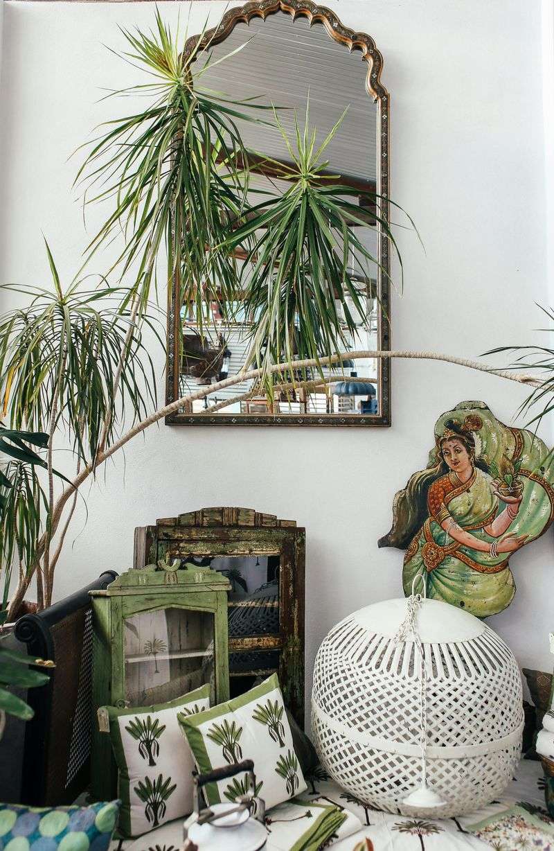 Old Mirrors That Reflect Style
