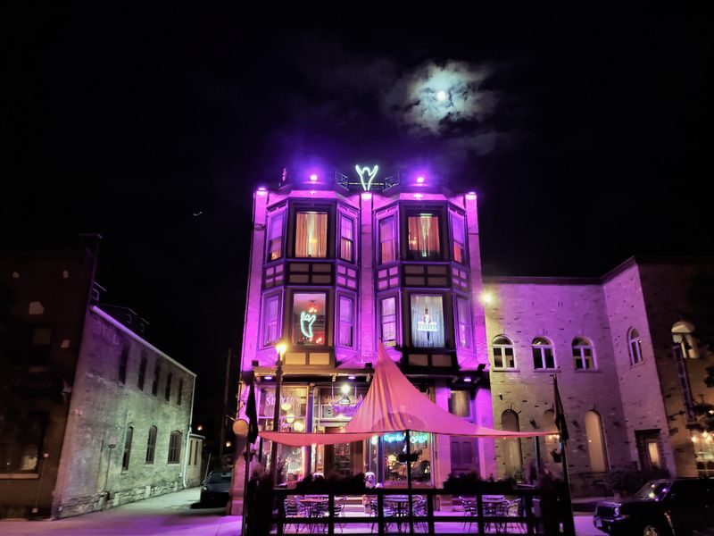 Shaker’s Cigar Bar — Milwaukee