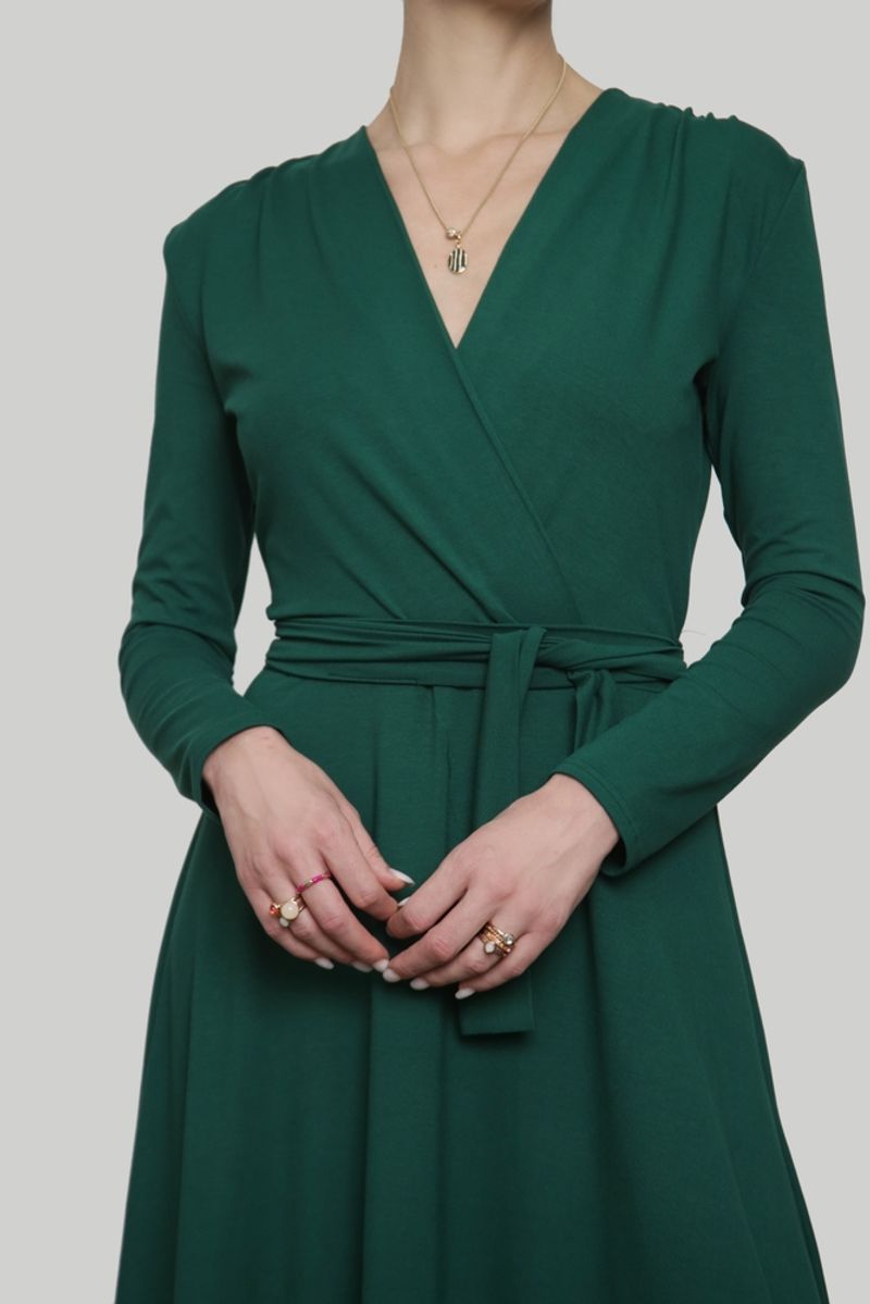 Soft Draping & Flowing Silhouettes
