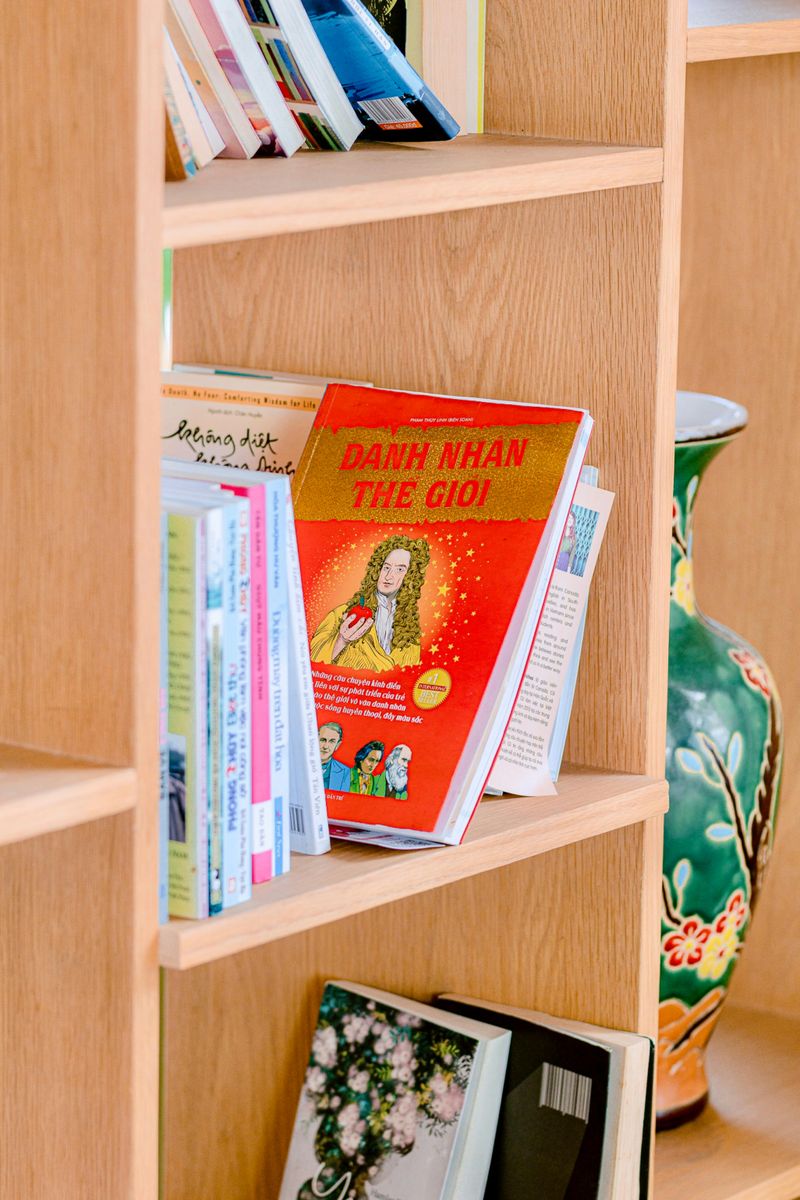 Create Leaning Stacks on Shelves