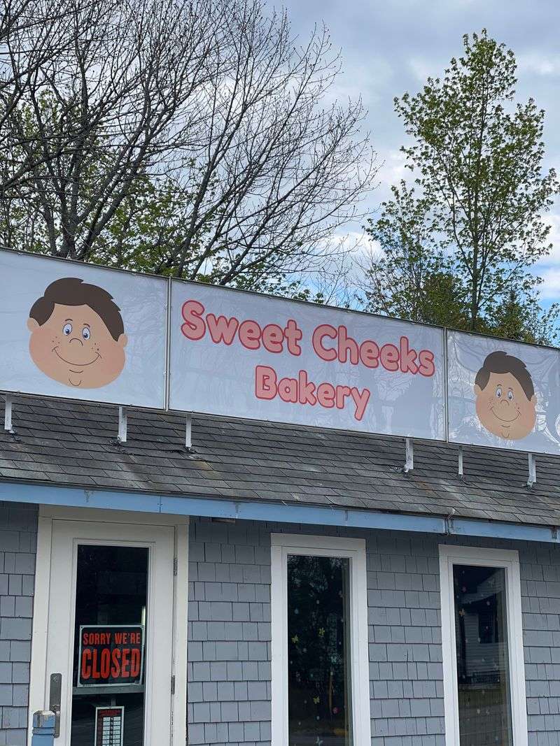Sweet Cheeks Bakery, Verona Island
