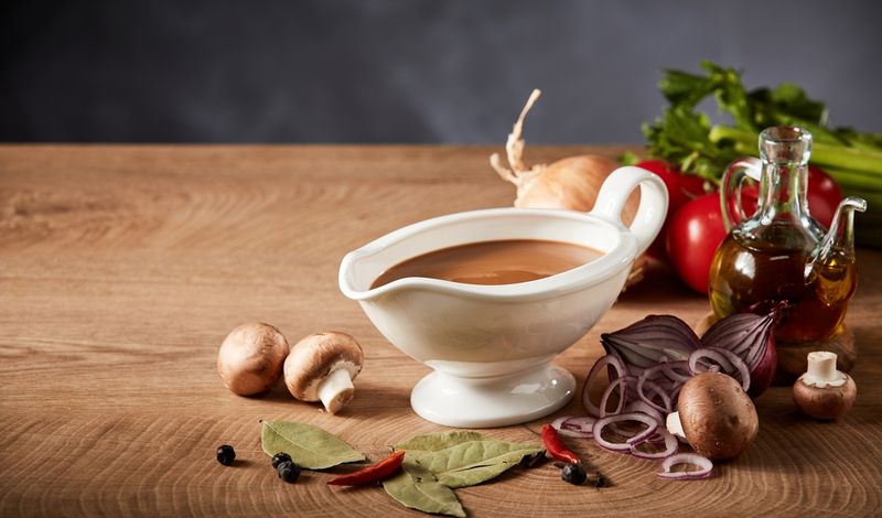 Vegan Gravy (Deep Brown, Onion-Mushroom)