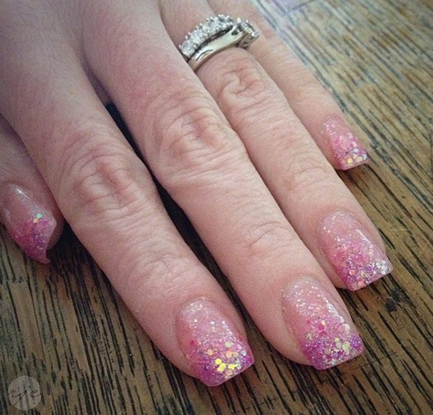 Acrylic nails with pink and purple glitter ombre nail polish