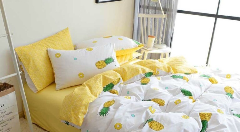 PINEAPPLE DECOR – A GREAT WAY TO WELCOME GUESTS