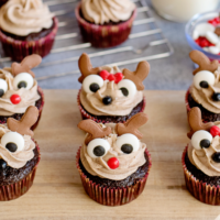 Reindeer Cupcakes with Cinnamon Cream Cheese Frosting