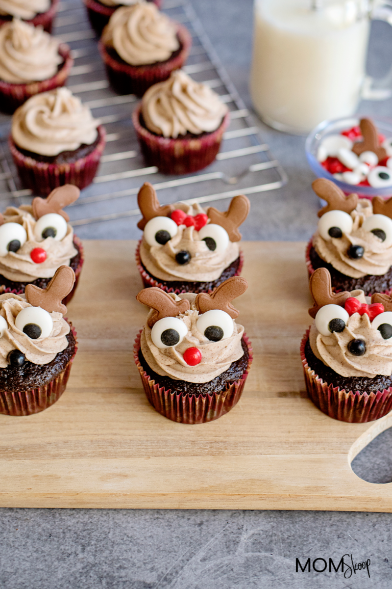 How To Make Reindeer Cupcakes With Cinnamon Cream Cheese Frosting Momskoop