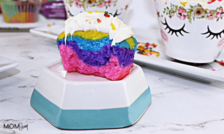 Unicorn Cupcakes – Not Your Typical Christmas Cupcake!