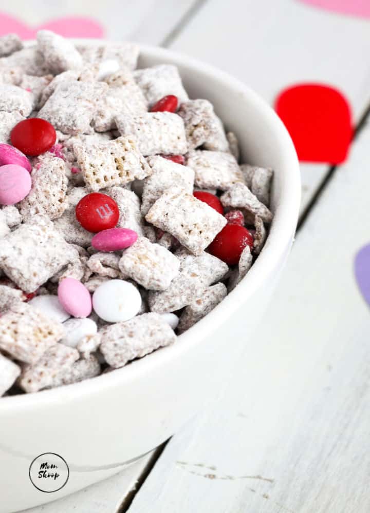 How to Make Valentines Day Puppy Chow