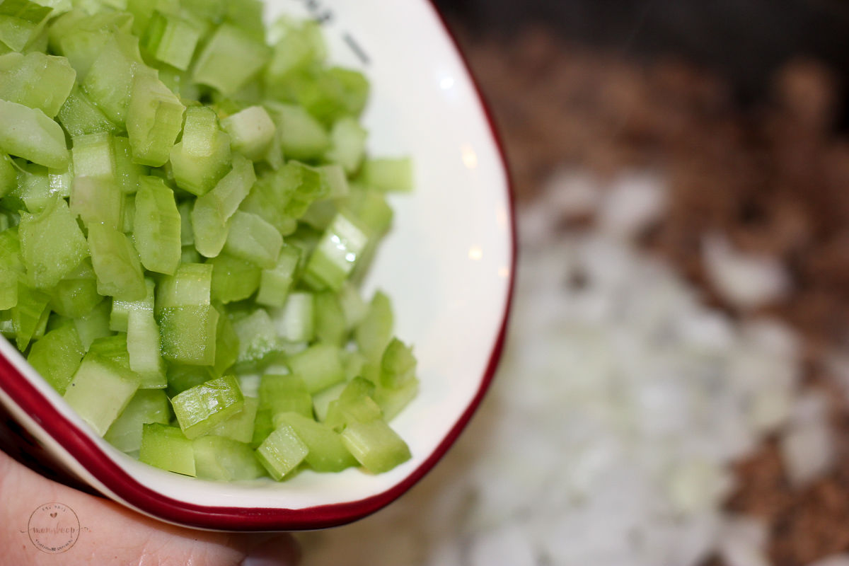 The BEST Bacon Beef and Beer Chili!! - MomSkoop