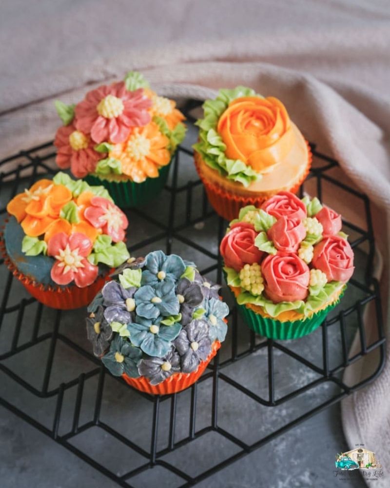 How to Make Buttercream Flowers MomSkoop