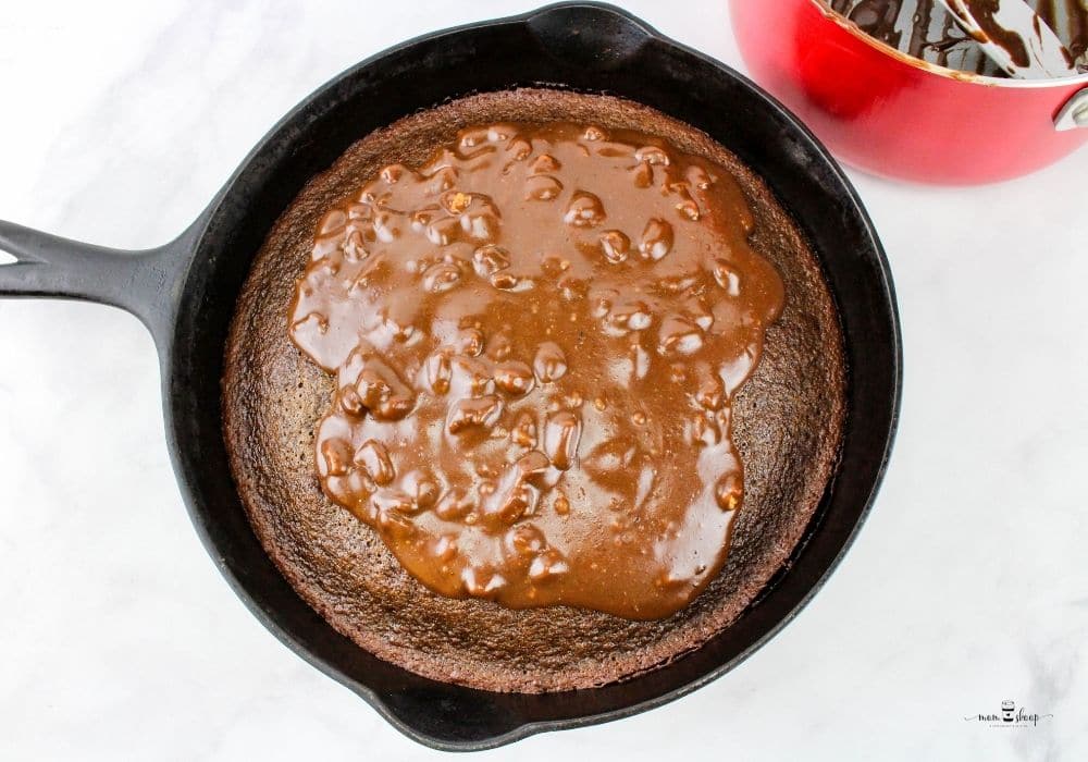 Frosting a chocolate skillet cake