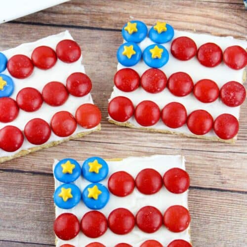 Finished American Flag graham cracker treats on a wooden surface.