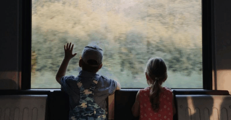 13 Tips for Keeping Kids Entertained on Long Flights and Road Trips