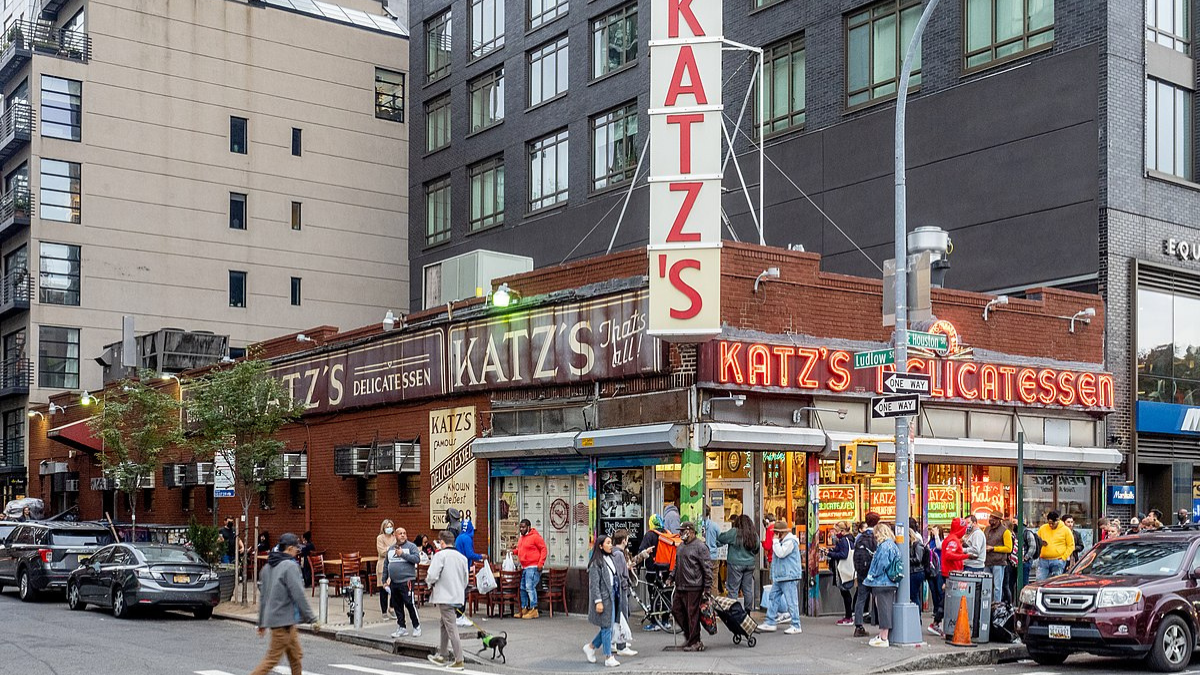 11 Beloved NYC Restaurants That Haven’t Changed—And Shouldn’t