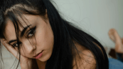 12 Psychological Signs You're Emotionally Exhausted (And Don't Realize It)