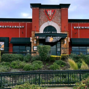 12 Restaurants Similar to The Cheesecake Factory That Offer Big Menus and Comfort Classics
