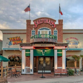 7 Texas Steakhouse Chains Serving Generous Portions of Classic Steaks Cooked to Perfection
