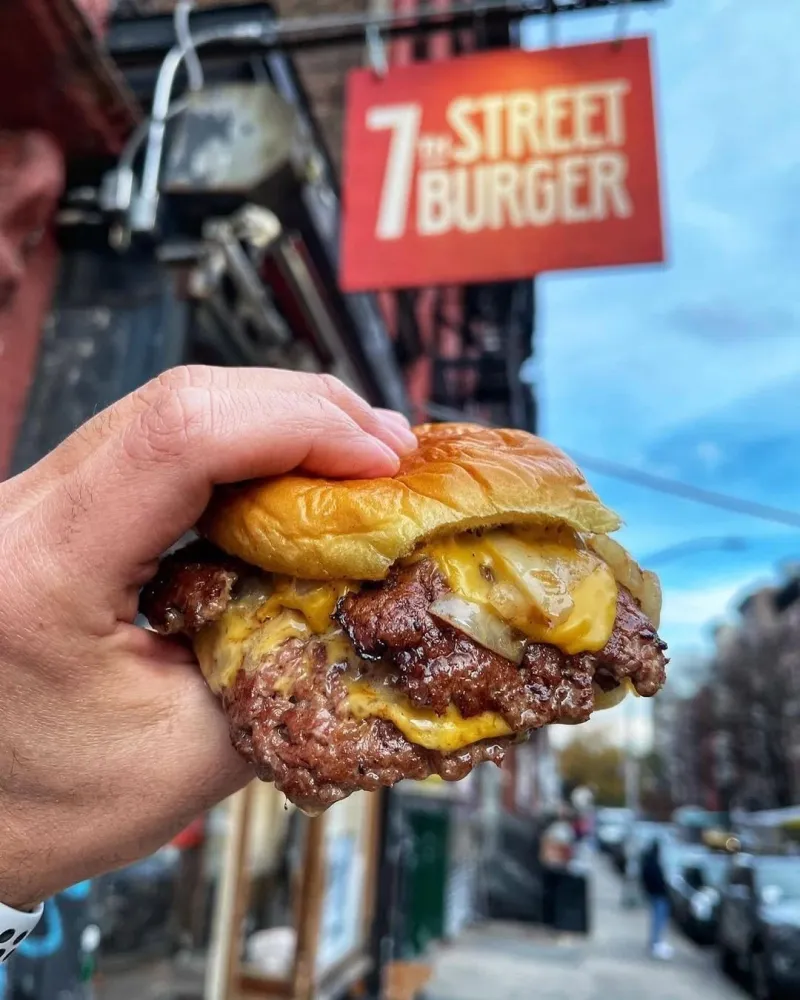 7th Street Burger: Smash Burger's Perfect Ring Companion