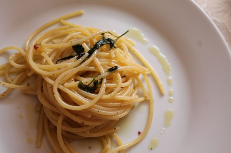 Aglio e Olio: Midnight Pasta Perfection