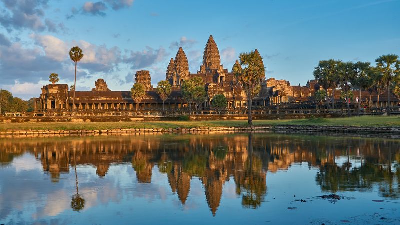 Angkor Wat: Cambodia's Heavenly Temple Complex