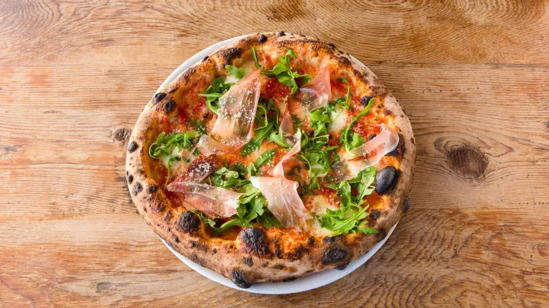 Artie's: Pizza Perfection in Maplewood's Heart