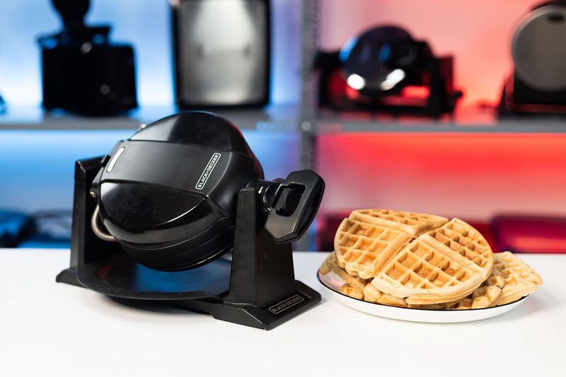Black+Decker 2-in-1 Flip Waffle & Pancake Maker