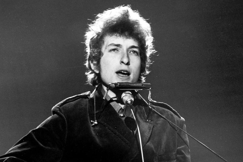 Bob Dylan Goes Electric