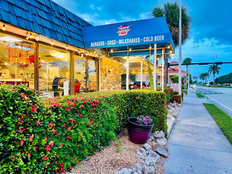 Brooks Burgers - Naples