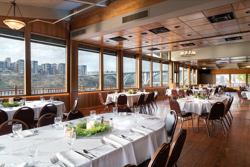 Calhoun's on the River