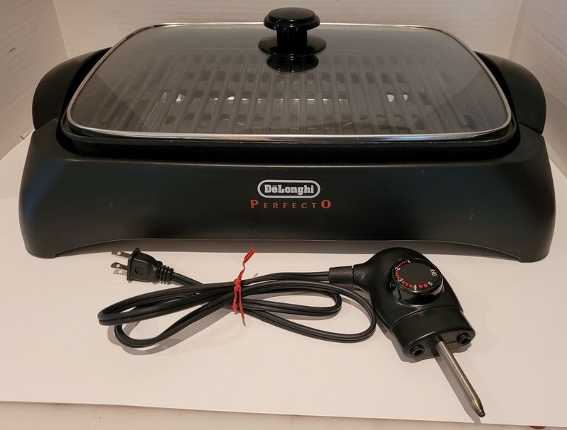 DeLonghi Perfecto Indoor Grill: Temperature-Regulated Perfection