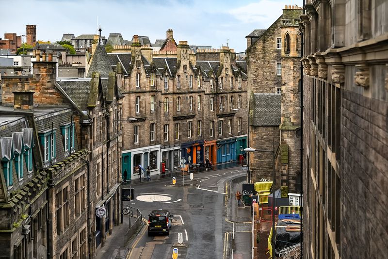 Edinburgh's Dramatic Cityscape Unfolds for Walkers
