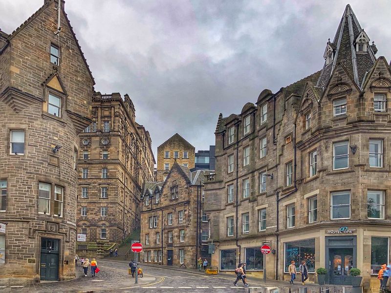 Edinburgh's Storied Streets