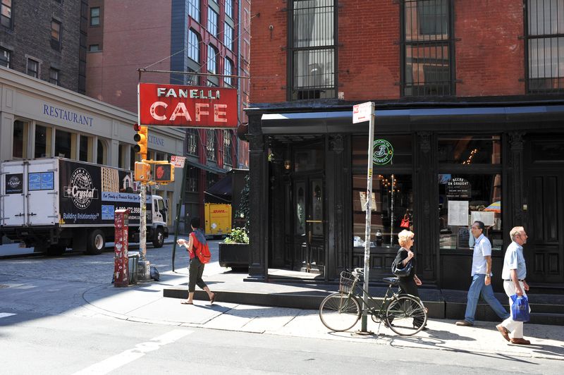 Fanelli Café