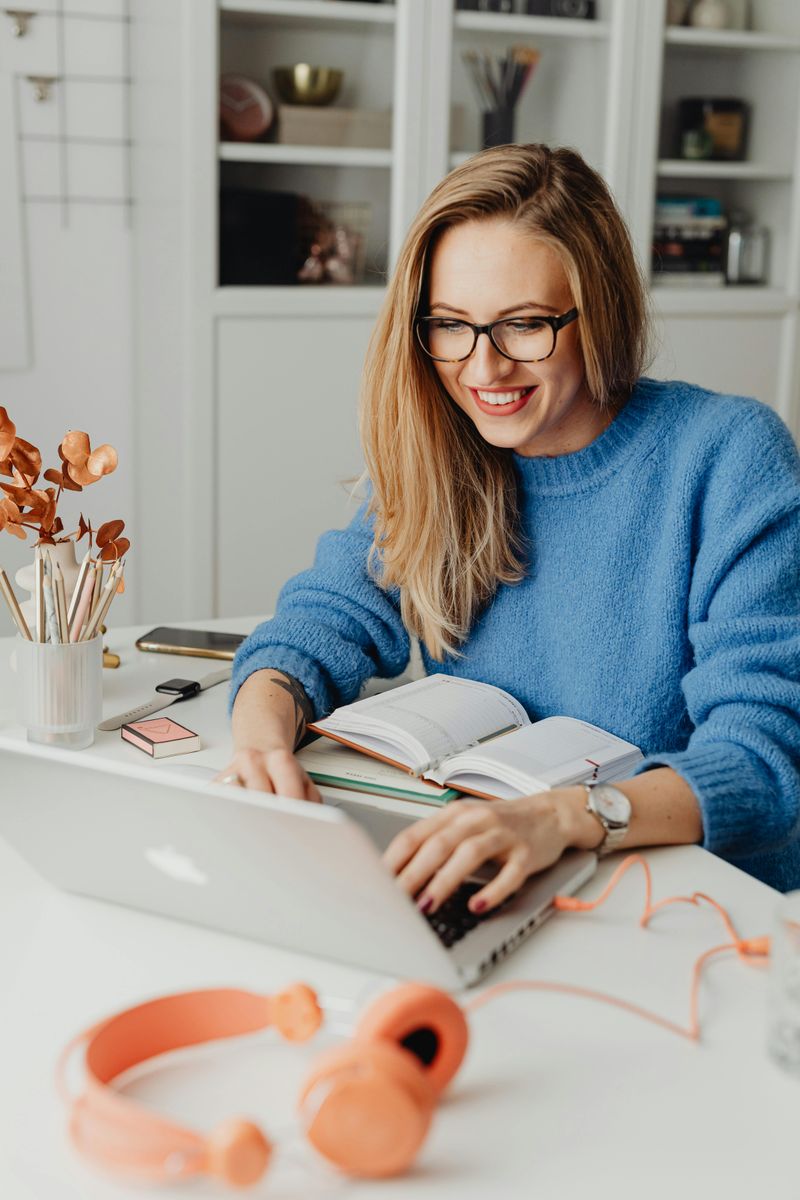 From Multitasking to Single-Focus