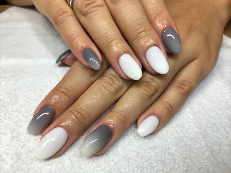 Gradient Tips with Smoky Shadows