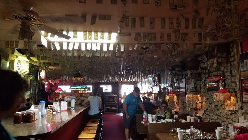 Guy & Mae's Tavern - Williamsburg