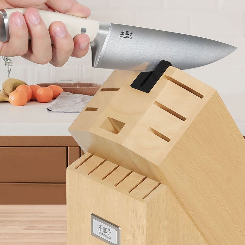 Knife Blocks with Built-in Sharpeners