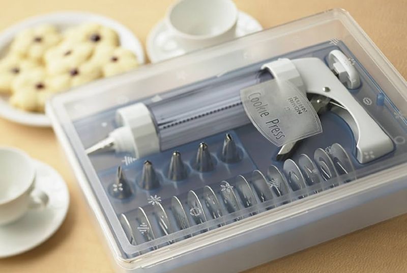 Kuhn Rikon Clear Cookie Press & Storage Box - Convenient Storage