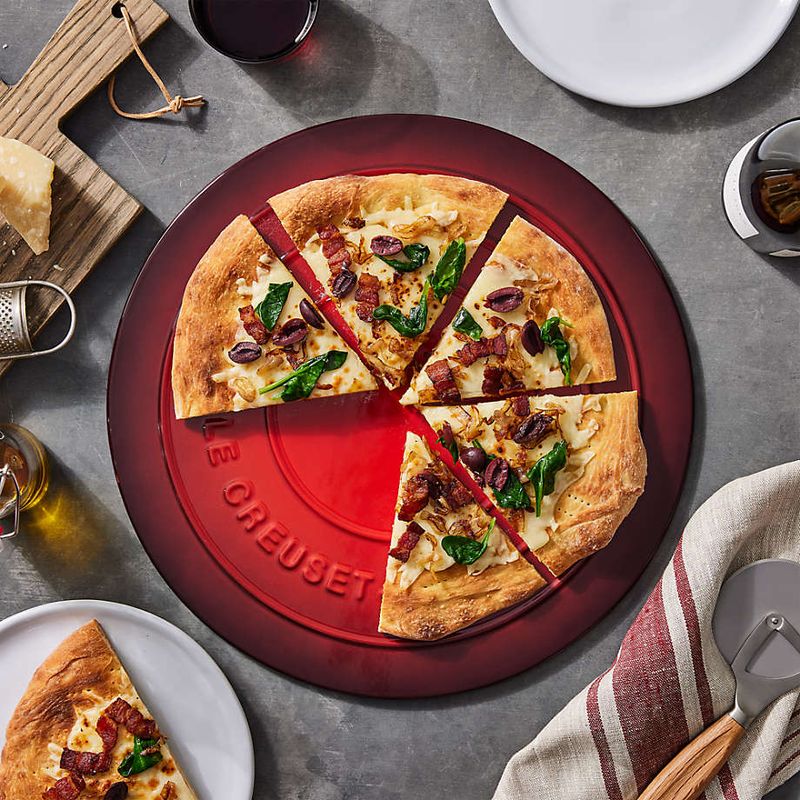 Le Creuset Round Stoneware Pizza Stone