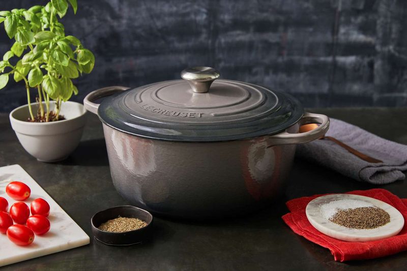 Le Creuset Signature Enameled Cast Iron Stockpot (7.25-Qt)